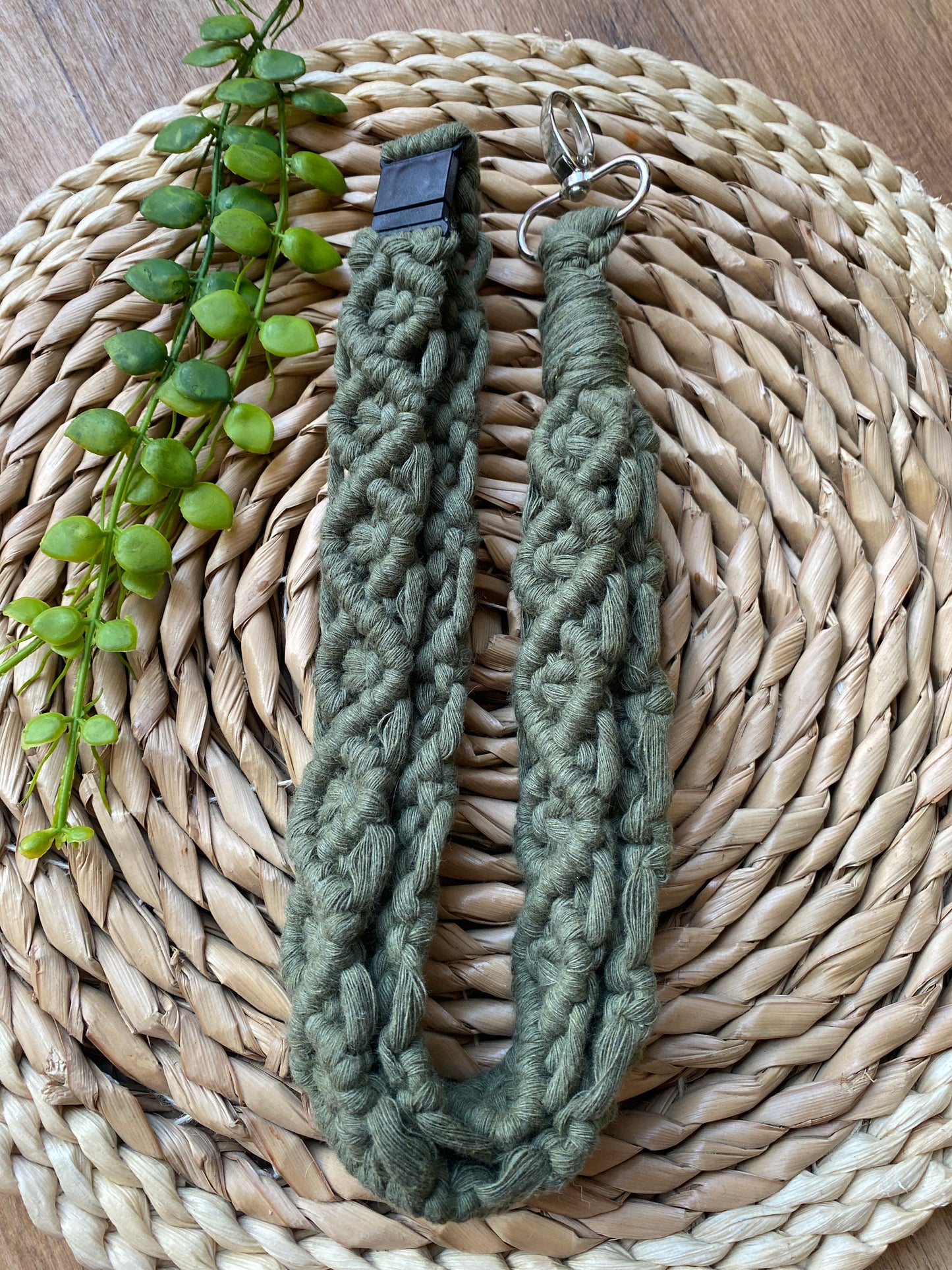 Macra-Made With Love chunky lanyard olive green zoom out
