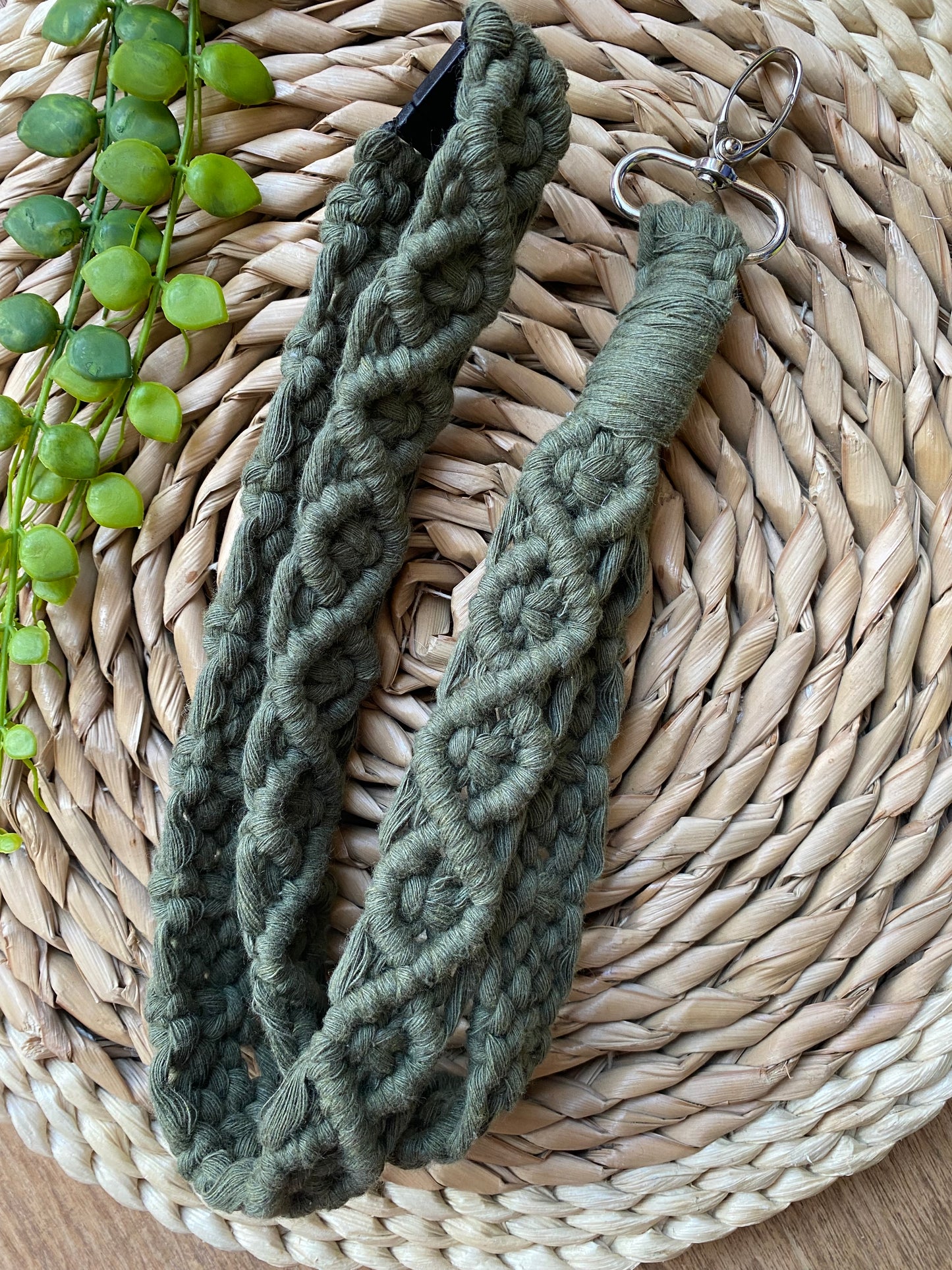 Macra-Made With Love chunky lanyard olive green flat