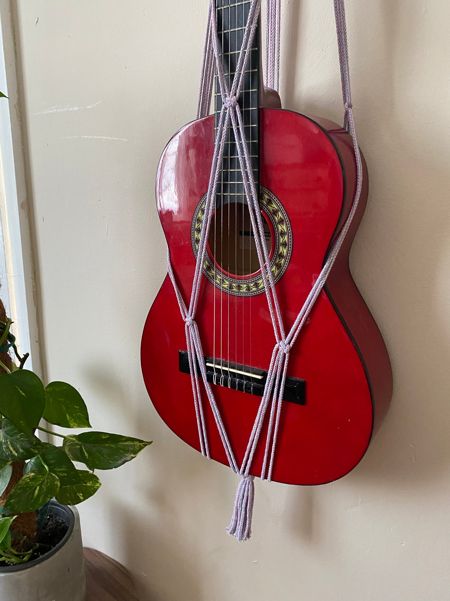 Macra-Made With Love 3/4 guitar wall mount pastel close