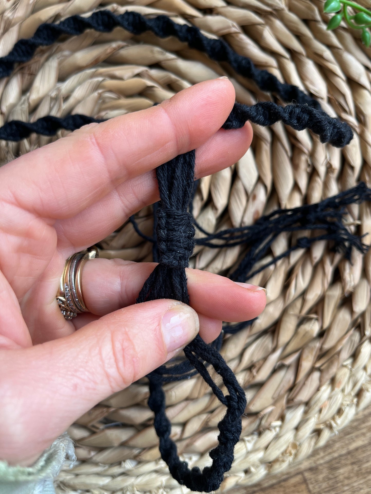 Adjustable sliding knot