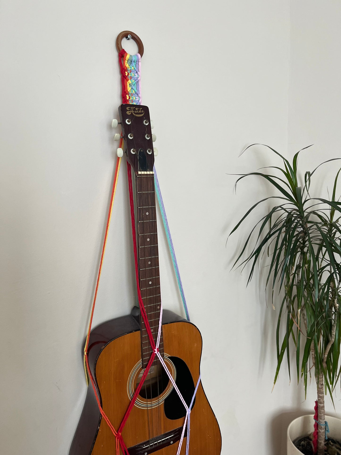 Acoustic Guitar Wall Mount Macramé Hanger