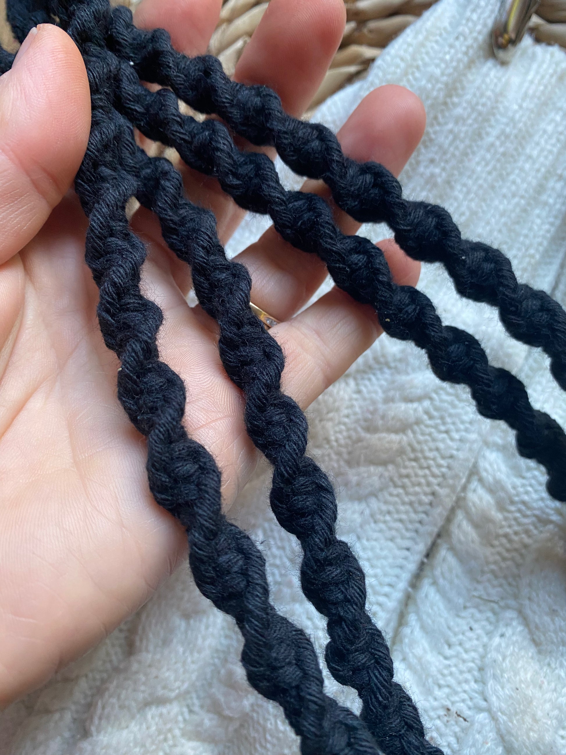 Hand holding handmade eco-friendly long mitten clips (190cm) in black recycled cotton - Macra-Made With Love sustainable winter accessory