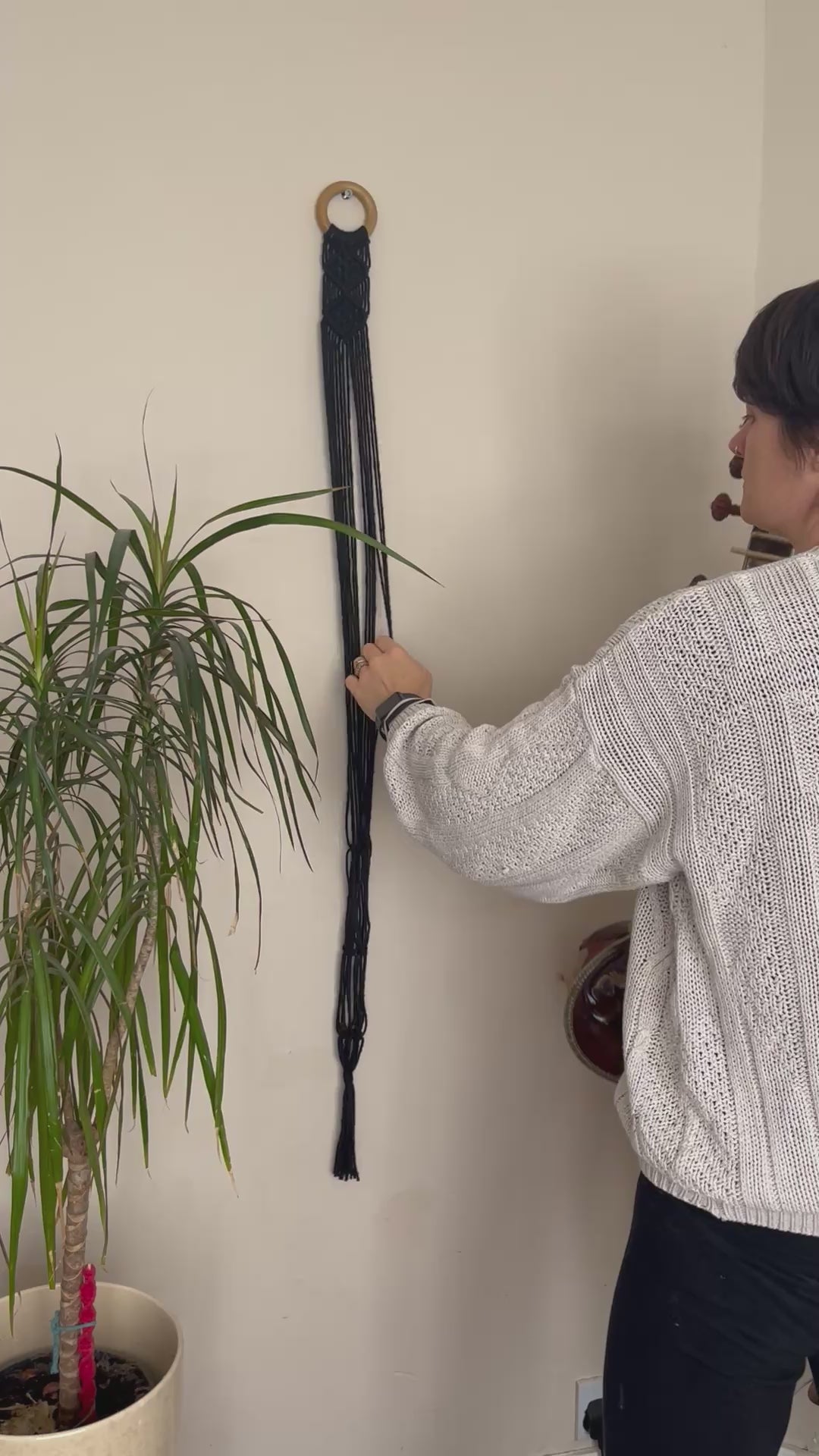 Video demonstrating how to use a Mini sitar instrument wall hanger. Handmade using recycled cotton on a repurposed wooden hanging ring.