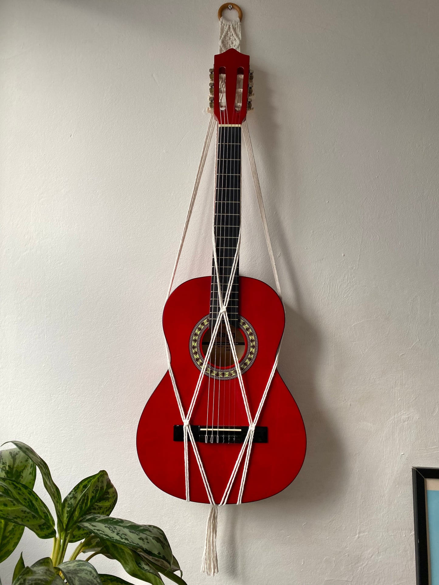 Macra-Made With Love 3/4 guitar wall mount natural