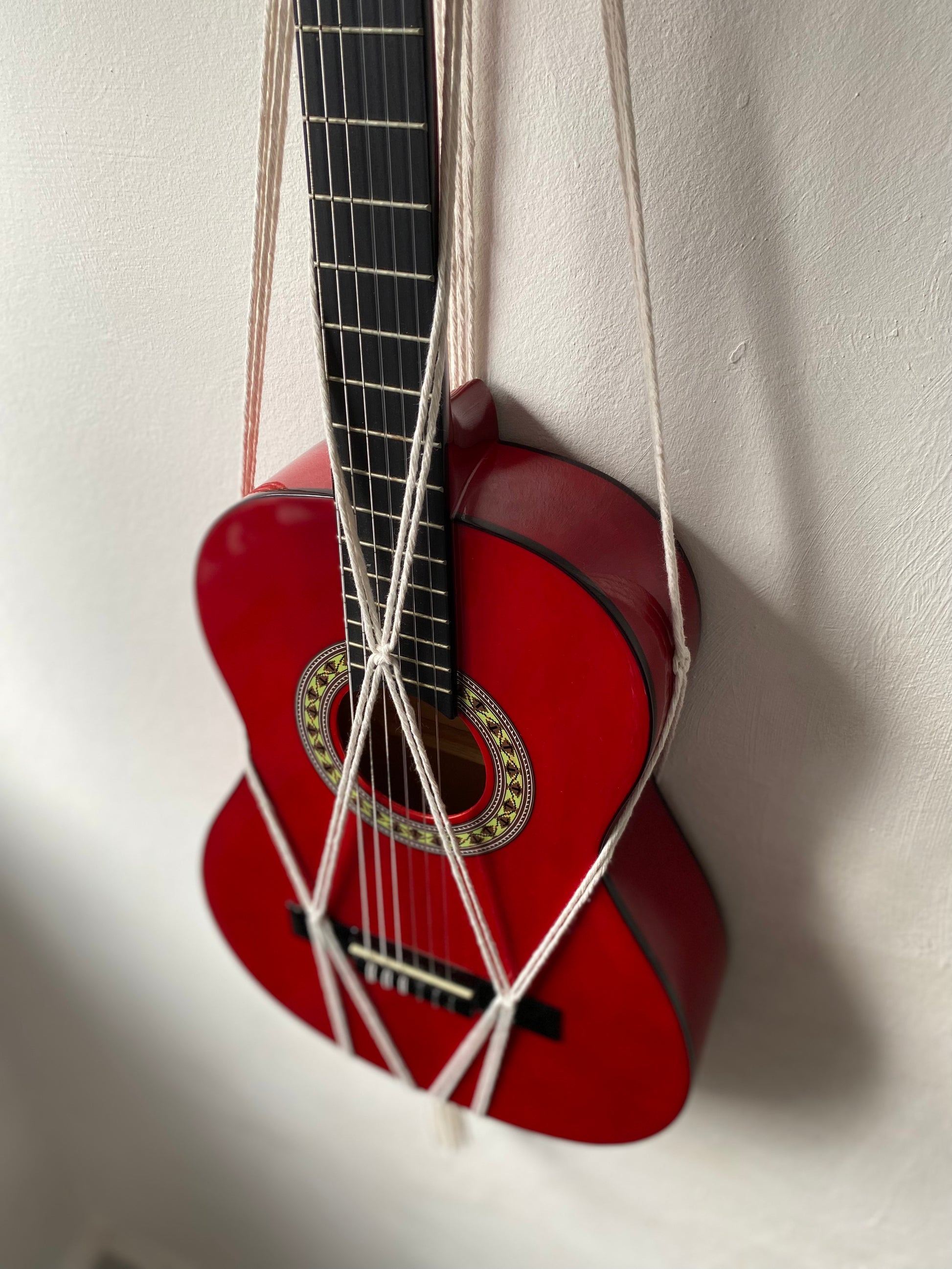 Macra-Made With Love 3/4 guitar wall mount natural focus