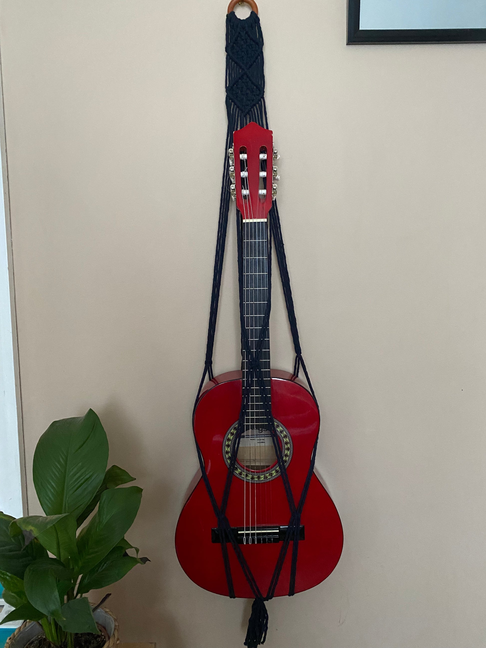 Macra-Made With Love 3/4 guitar wall mount navy blue