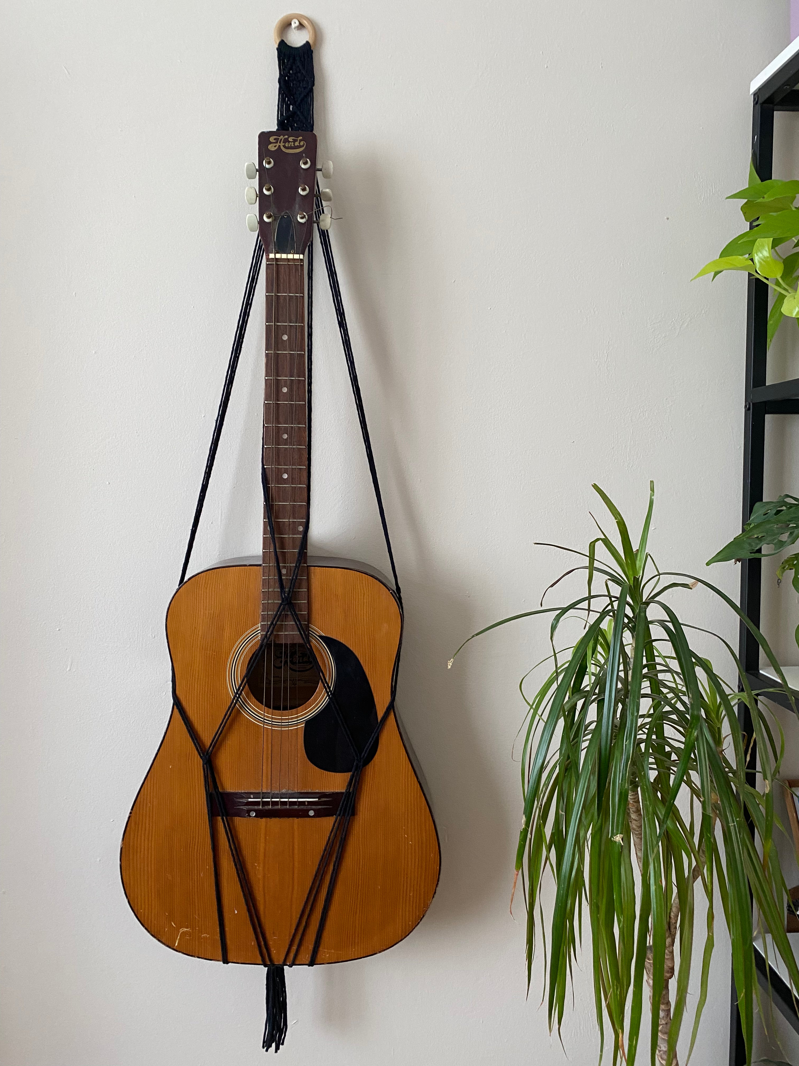 Acoustic shop guitar hanger