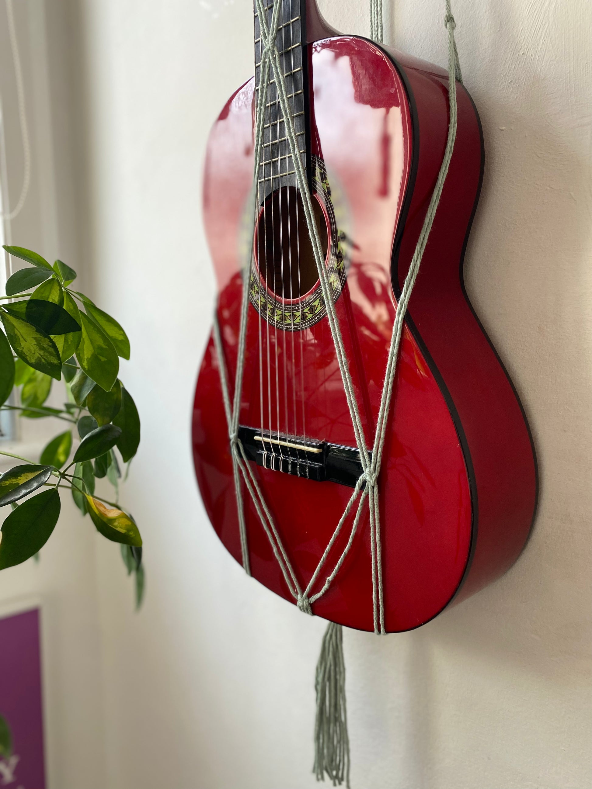 Macra-Made With Love 3/4 guitar wall mount pastel green bottom detail