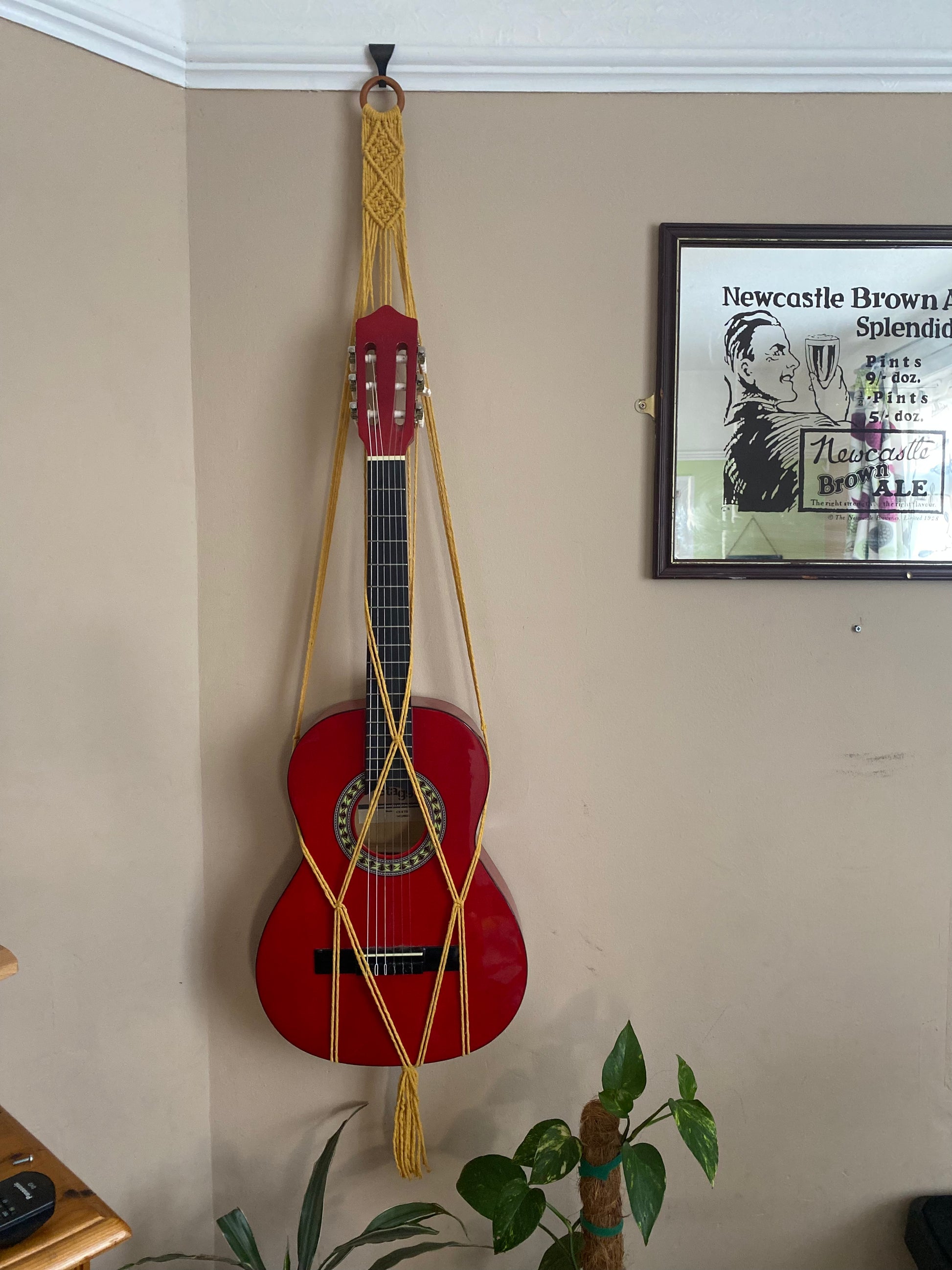 Macra-Made With Love 3/4 guitar wall mount mustard yellow