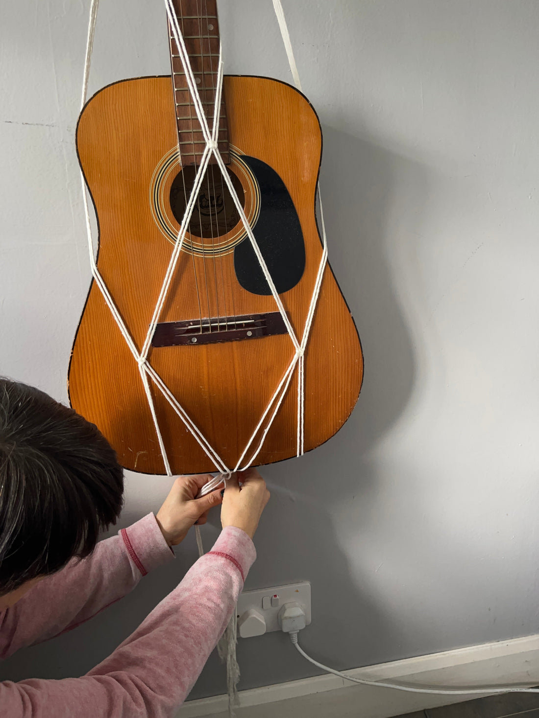 DIY macrame guitar hanger pattern wall display