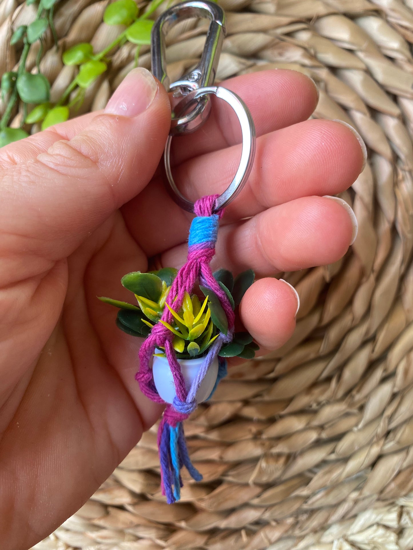 Macra-Made With Love mini plant hanger key ring purple in hand