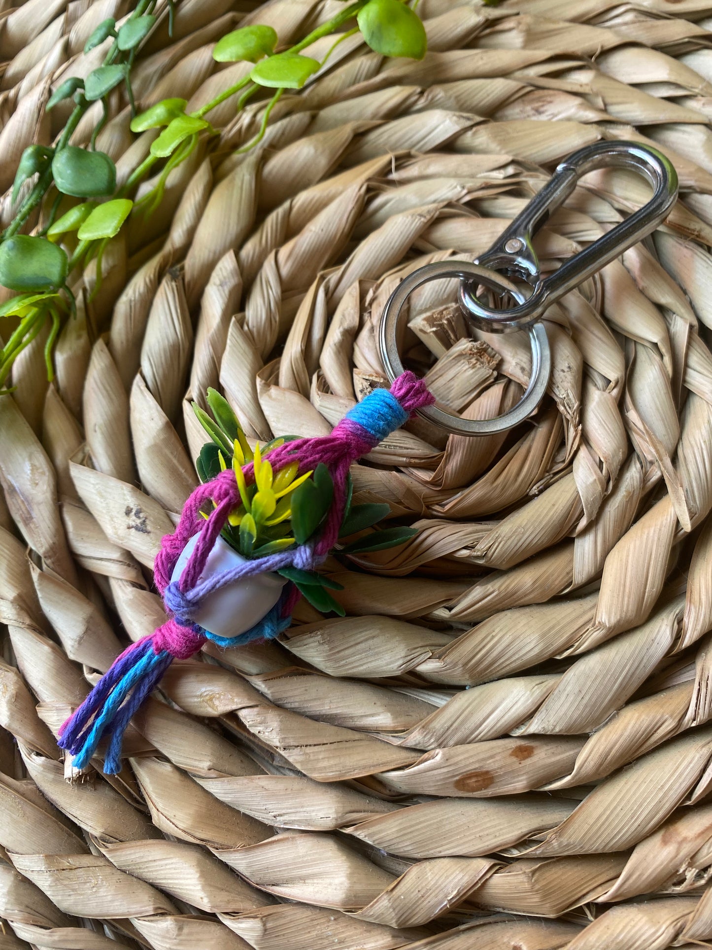 Macra-Made With Love mini plant hanger key ring purple no key angle