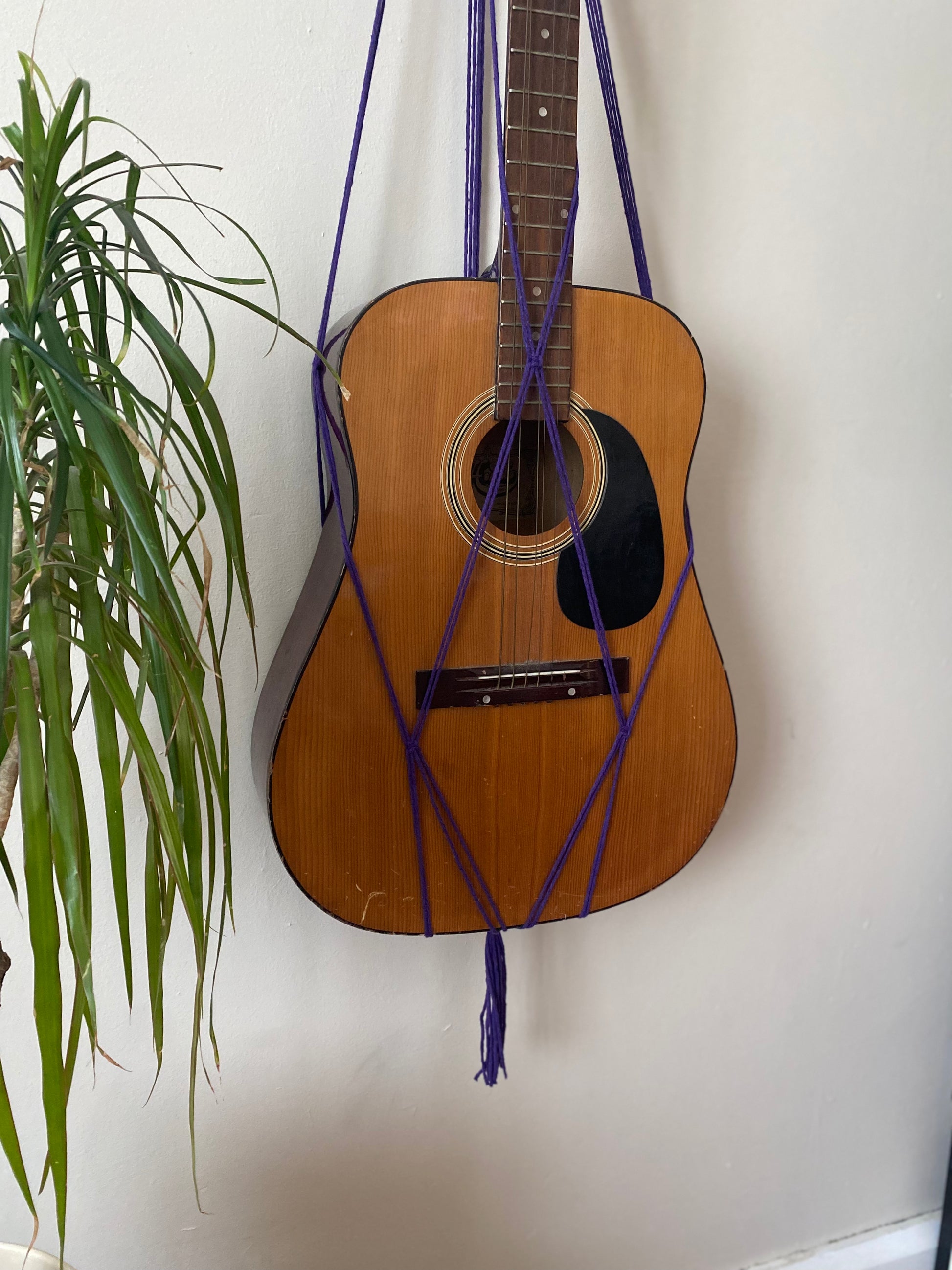 Acoustic guitar wall mounted instrument hanger – Macra-Made-With-Love