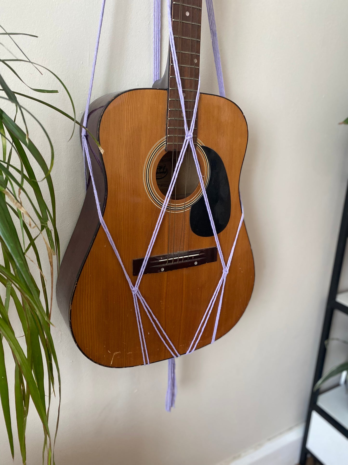 Macra-Made With Love acoustic guitar wall mount hanger lilac bottom