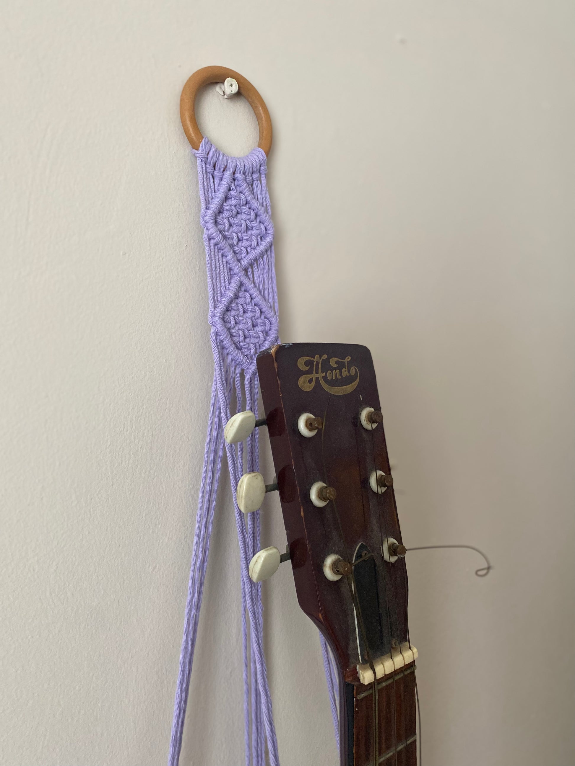Wall hanging macrame 3/4 size guitar hanger – Macra-Made-With-Love