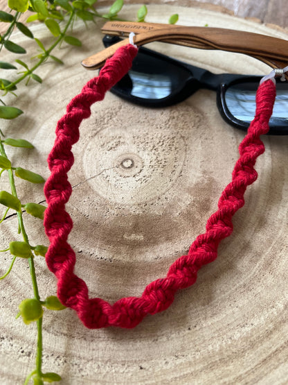 Handmade strap for glasses made with red recycled cotton.