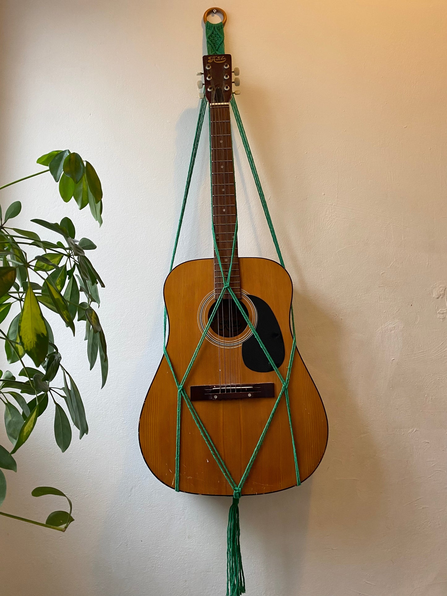 Macra-Made With Love acoustic guitar wall mount hanger forest green