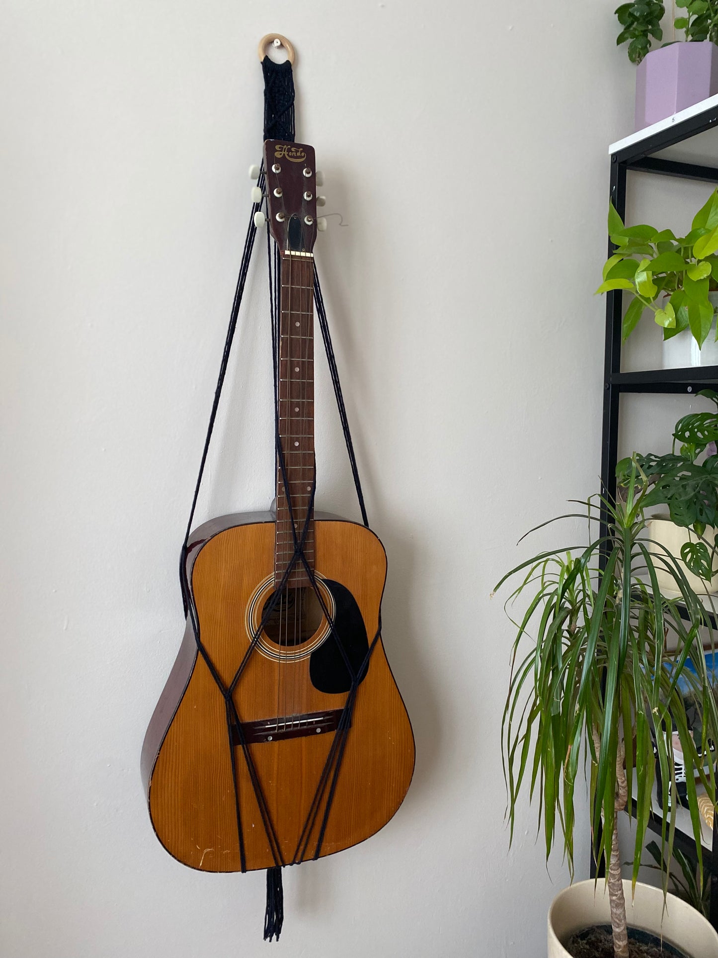 Macra-Made With Love acoustic guitar wall mount hanger black side