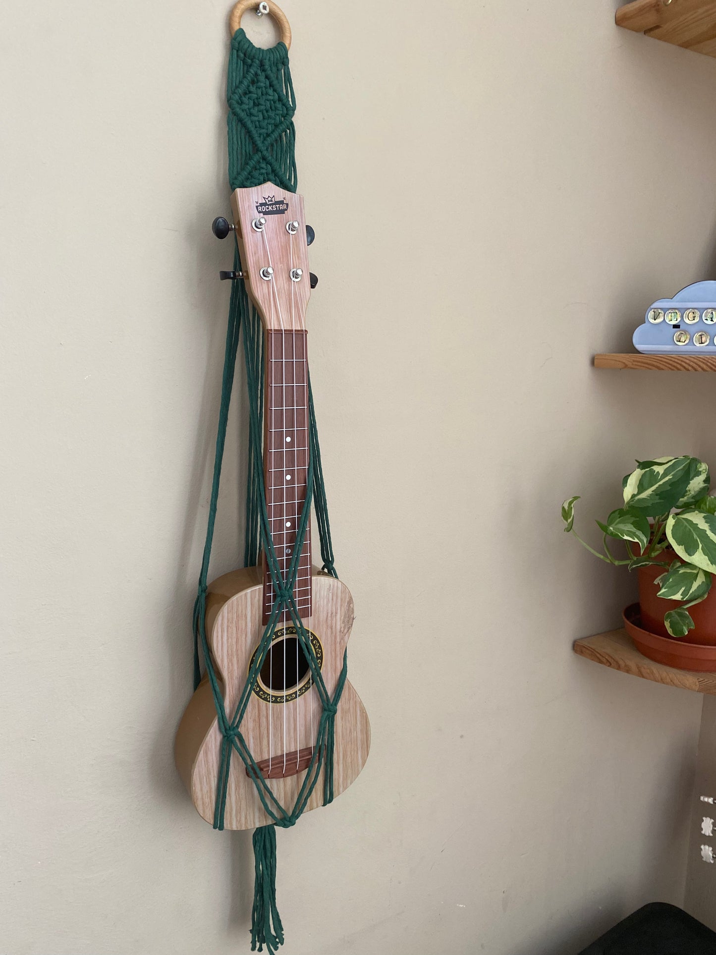 Macra-Made With Love ukulele wall mount pine soprano